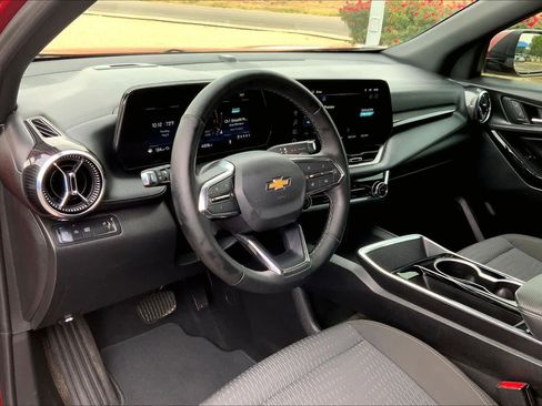 Used 2025 Chevrolet Equinox LT FWD image 18