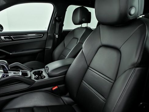 Used 2023 Porsche Cayenne GTS AWD/4WD image 23