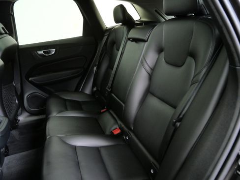 Used 2025 Volvo XC60 B5 Core AWD/4WD image 17