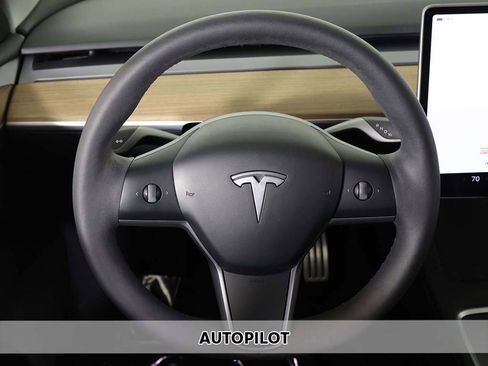 Used 2023 Tesla Model Y Long Range image 3