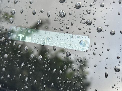 Used 2022 Tesla Model S image 10