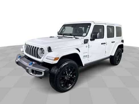 Used 2024 Jeep Wrangler Unlimited Sahara w/ Technology Group AWD/4WD image 4