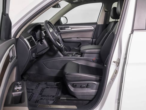 Used 2023 Volkswagen Atlas SE w/ Panoramic Sunroof Package image 7