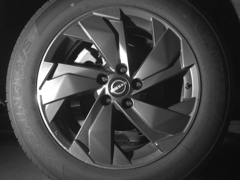 Used 2025 Nissan Rogue SV FWD image 14