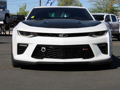 Used 2018 Chevrolet Camaro SS RWD image 8