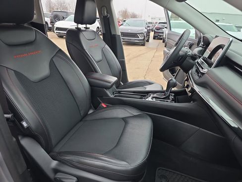 Used 2022 Jeep Compass Trailhawk image 10