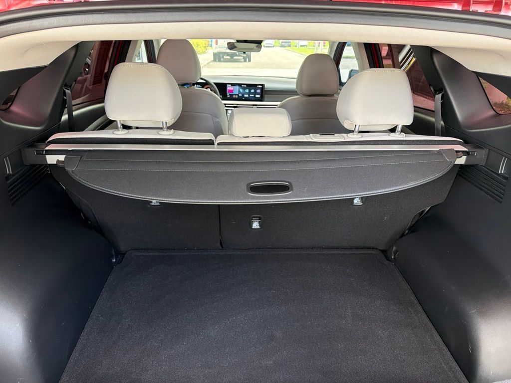 Used 2025 Hyundai Tucson SE FWD image 40