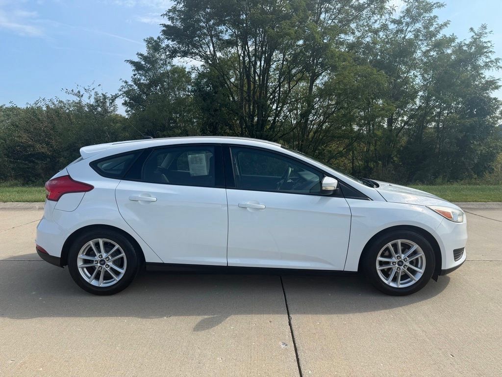 Used 2016 Ford Focus SE FWD image 2