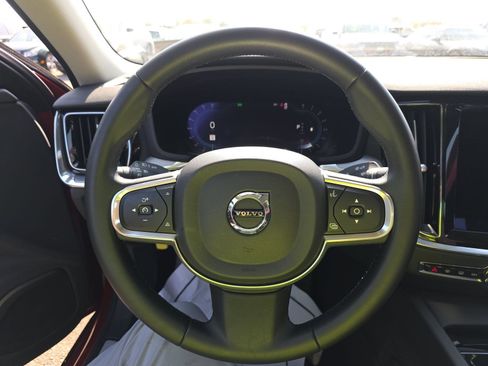 Used 2023 Volvo S60 B5 Core image 14