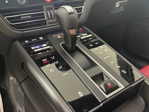 New 2026 Porsche Macan image 34