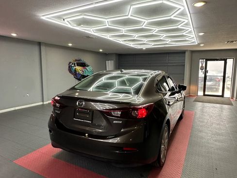 Used 2017 MAZDA MAZDA3 Grand Touring FWD image 6