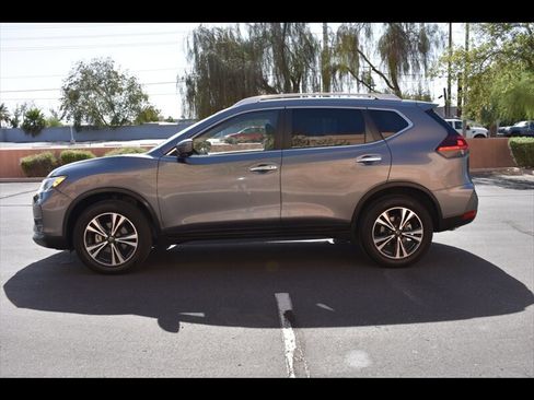 Used 2020 Nissan Rogue SV w/ Premium Package FWD image 4