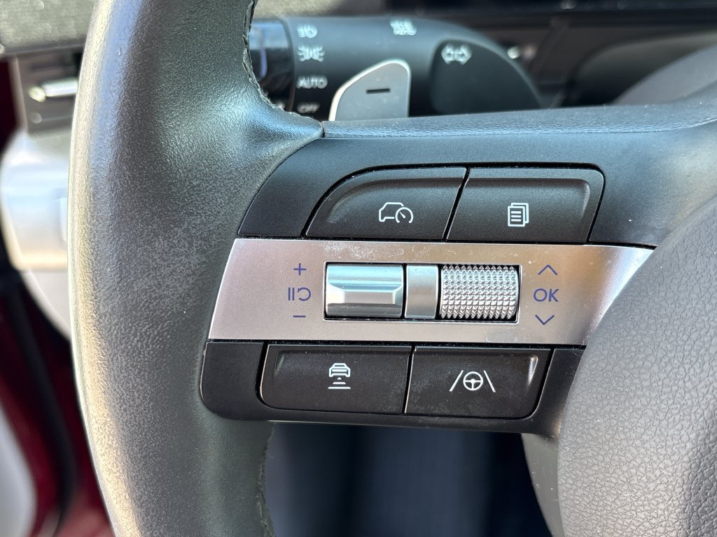 Used 2025 Hyundai Kona Limited FWD image 17