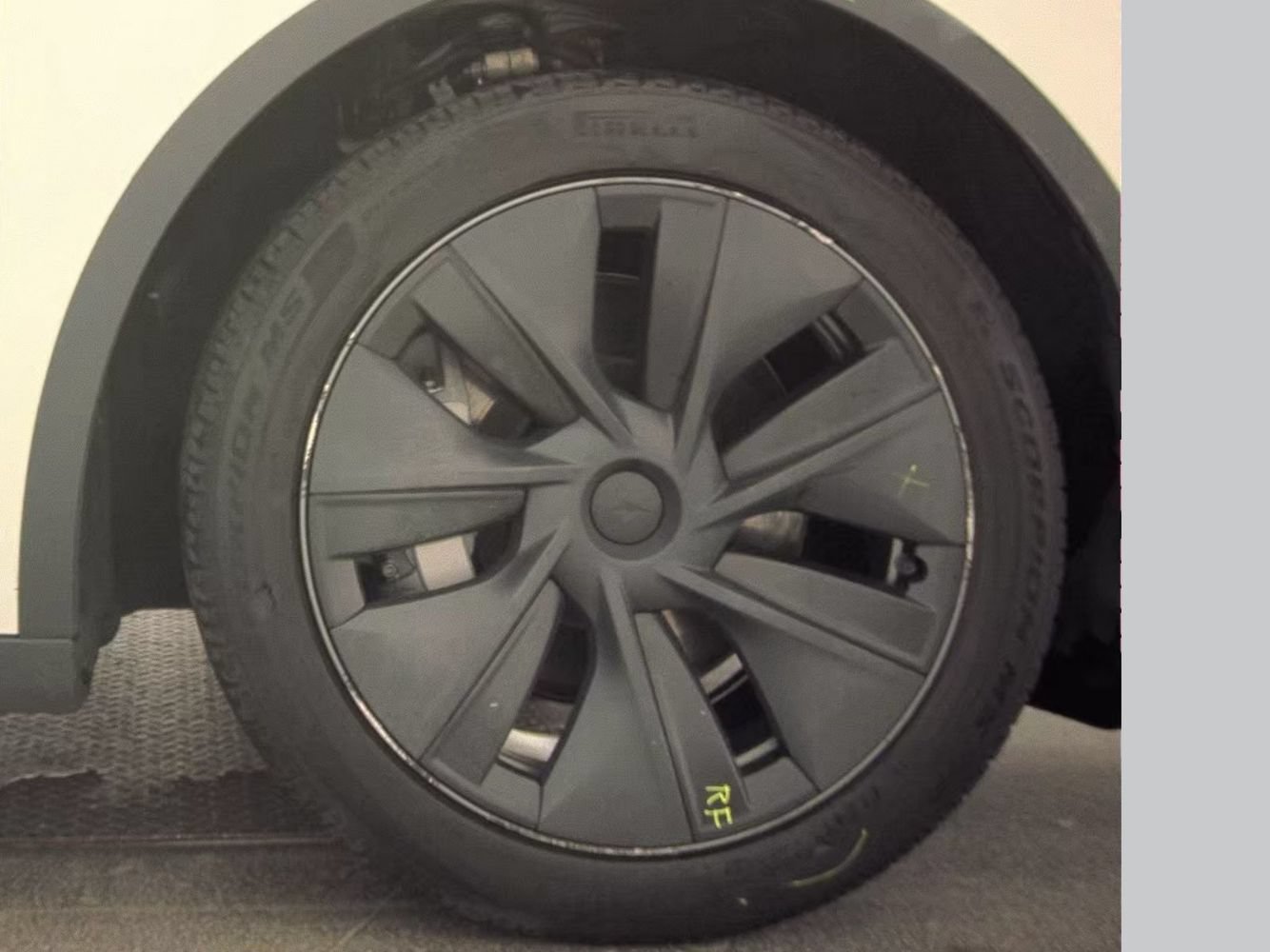 Used 2024 Tesla Model Y Long Range AWD/4WD image 19
