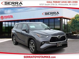 Used 2021 Toyota Highlander XLE AWD/4WD video 1