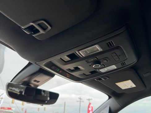 Used 2021 Chevrolet Suburban Premier w/ Premium Package image 28