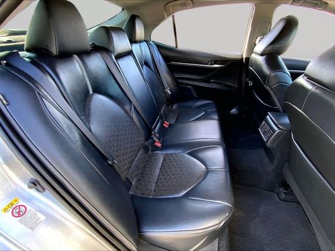 Used 2018 Toyota Camry XSE FWD image 19