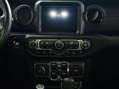 Used 2021 Jeep Wrangler Unlimited Sahara image 9