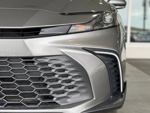 Used 2026 Toyota Camry SE FWD image 5