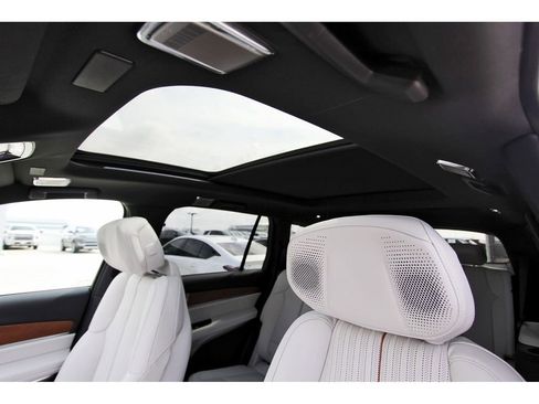 New 2026 Cadillac Vistiq Sport image 23