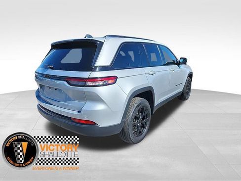 Certified 2024 Jeep Grand Cherokee Altitude image 11