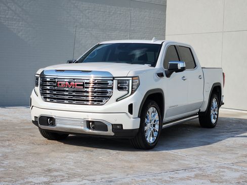 Used 2023 GMC Sierra 1500 Denali w/ Denali Reserve Package AWD/4WD image 4