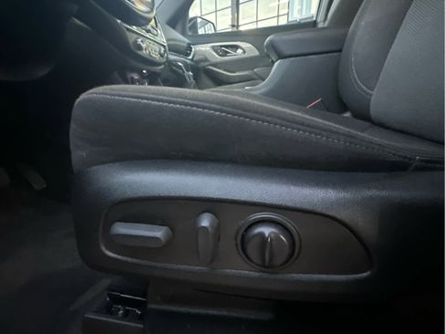 Used 2023 Chevrolet Traverse LT image 16