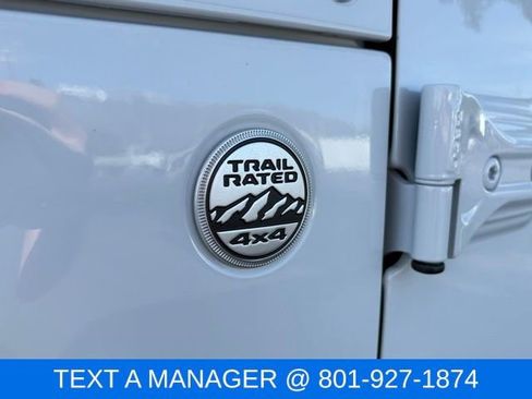 Used 2022 Jeep Wrangler Unlimited Sahara AWD/4WD image 13