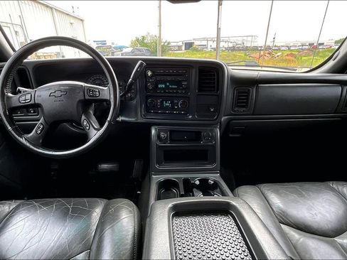 Used 2004 Chevrolet Avalanche Z66 w/ Sun And Sound Package RWD image 18