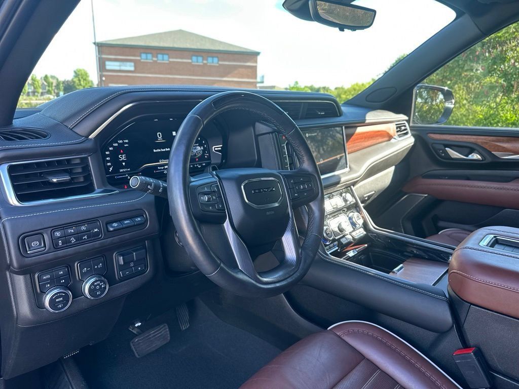 Used 2023 GMC Yukon XL Denali Ultimate AWD/4WD image 19
