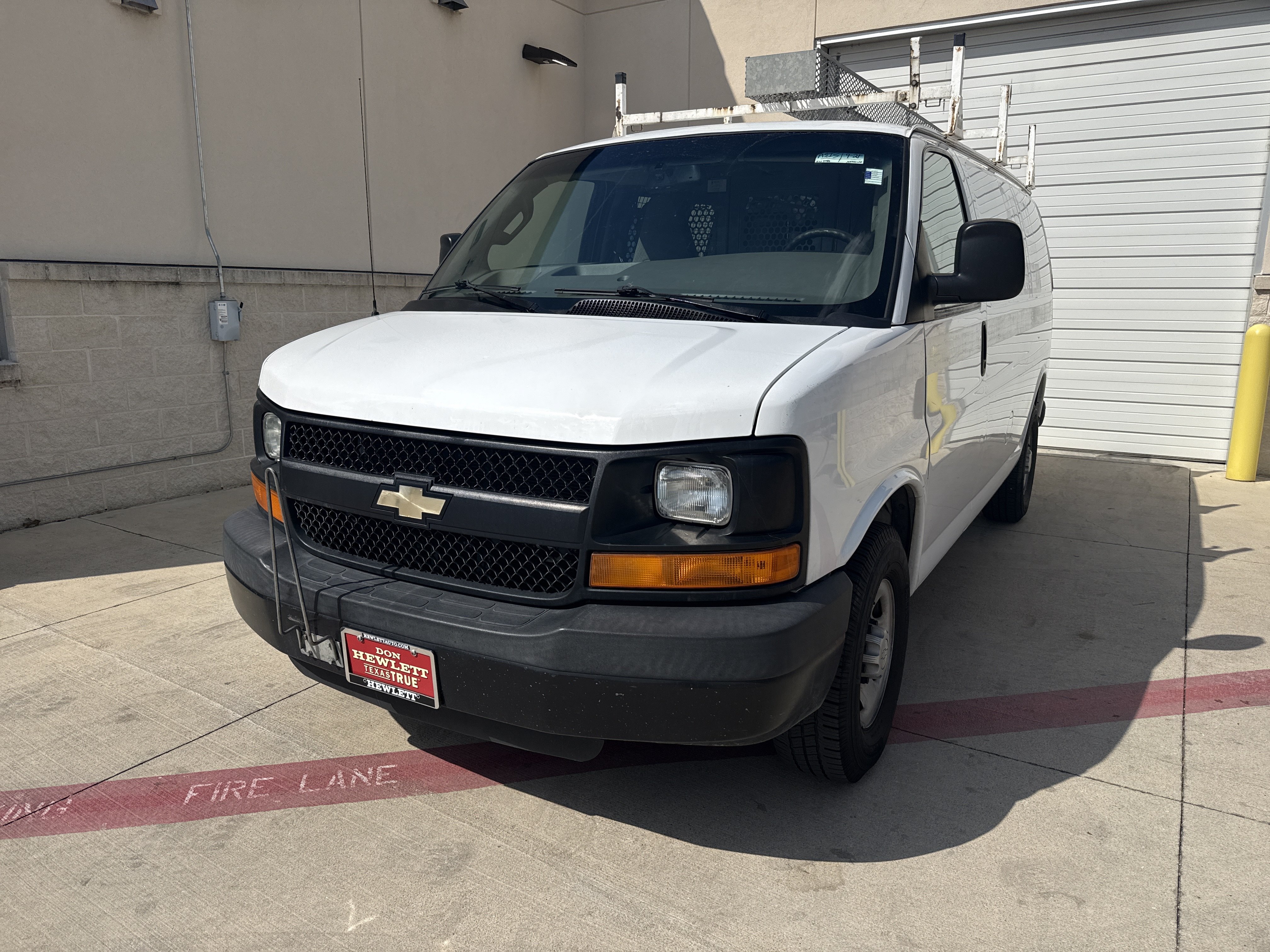Used 2016 Chevrolet Express 2500 RWD image 1