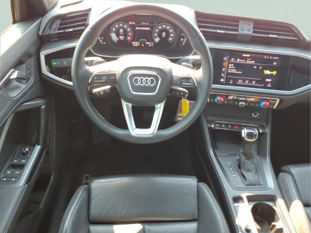 Used 2022 Audi Q3 2.0T Premium Plus w/ Premium Plus Package AWD/4WD image 5