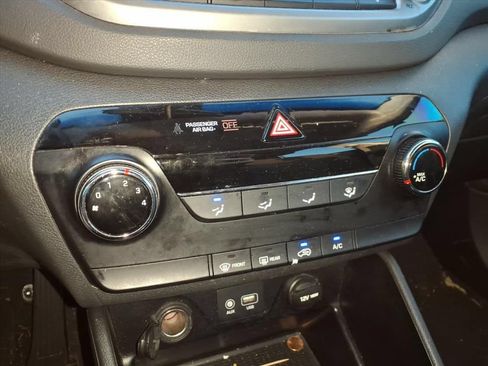Used 2016 Hyundai Tucson SE w/ Option Group 02 FWD image 16