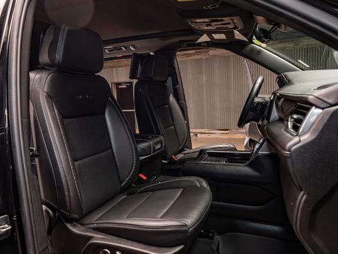 Used 2024 GMC Yukon XL Denali w/ Denali Reserve Package image 28