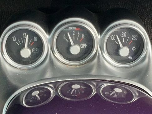 Used 2004 Chevrolet SSR w/ Preferred Equipment Group RWD image 20