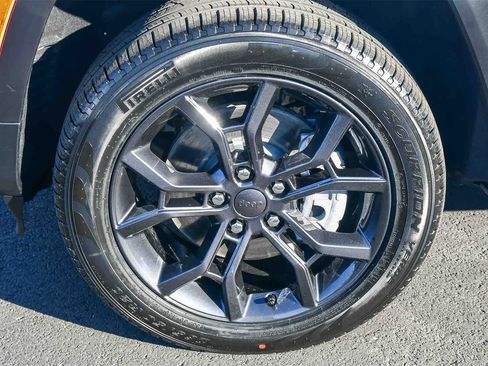 New 2025 Jeep Grand Cherokee L Limited image 9