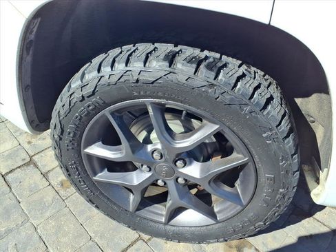 Used 2019 Jeep Grand Cherokee Limited X image 23