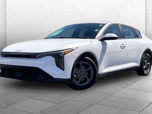 Used 2025 Kia K4 FWD image 12