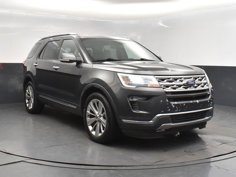 Used 2019 Ford Explorer Limited w/ Class III Trailer Tow Package image 9