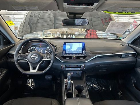 Used 2025 Nissan Altima 2.5 SV FWD image 19