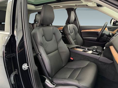 Used 2025 Volvo XC90 B6 Plus image 22