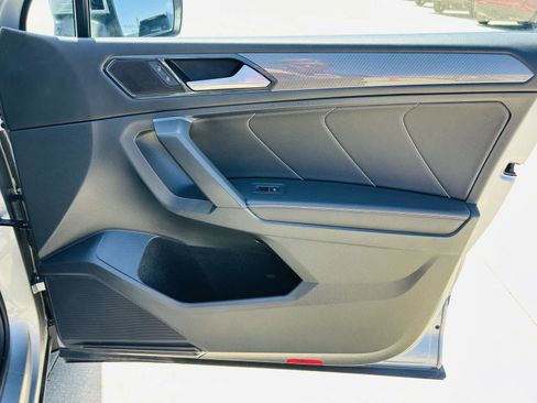 Used 2022 Volkswagen Tiguan SE image 30