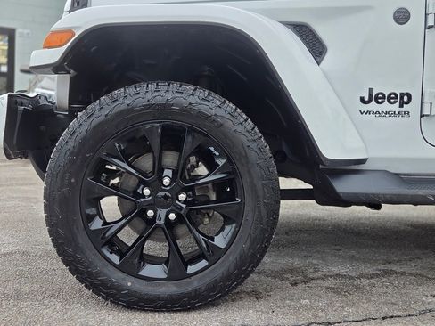 Used 2021 Jeep Wrangler Unlimited Sahara AWD/4WD image 11