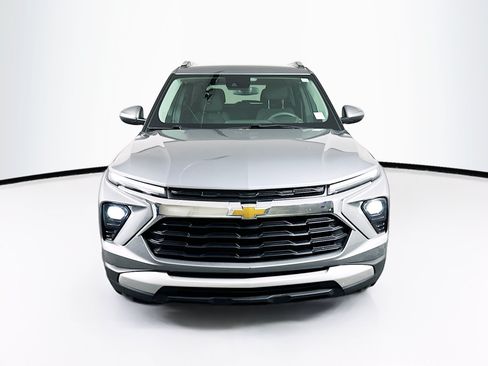 Used 2025 Chevrolet TrailBlazer LT AWD/4WD image 2