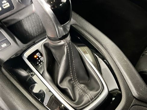 Used 2019 Nissan Rogue SV w/ Premium Package image 25