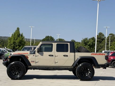 Used 2020 Jeep Gladiator Rubicon AWD/4WD image 3