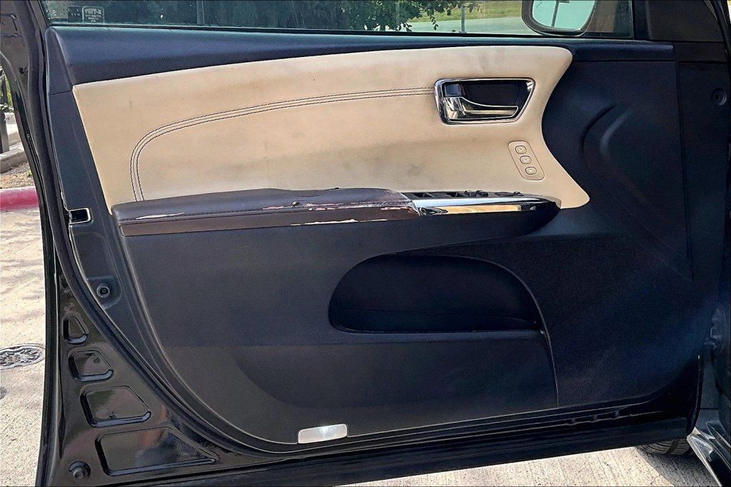 Used 2013 Toyota Avalon Limited w/ Technology Pkg FWD image 21
