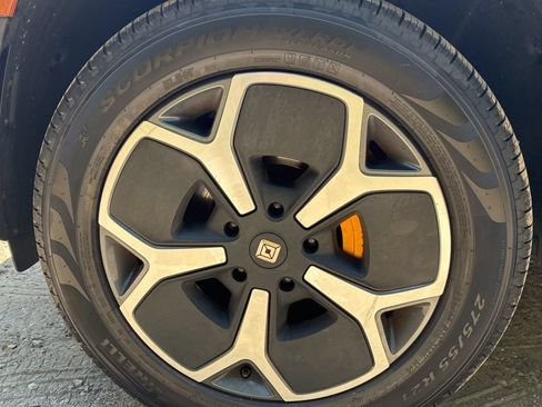 Used 2023 Rivian R1S Adventure AWD/4WD image 19