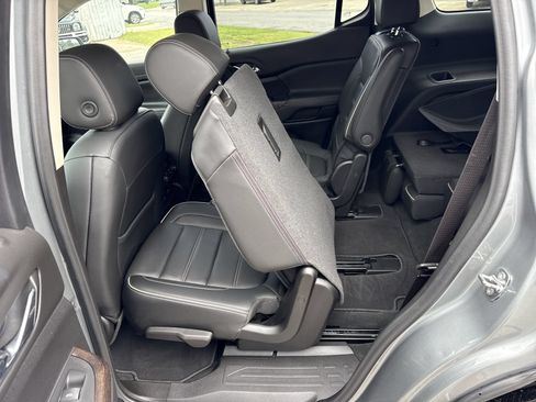 Used 2023 GMC Acadia Denali w/ Denali Ultimate Package FWD image 11