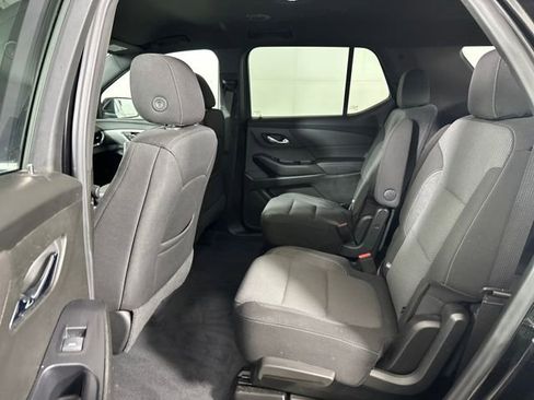 Used 2022 Chevrolet Traverse LT FWD image 25